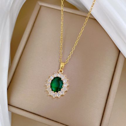 Gorgeous Shaped Oval Green Panna Necklaces for Women
